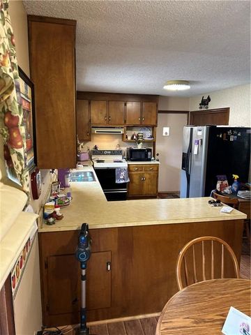 835 N 1710 Road, Lawrence, KS 66049