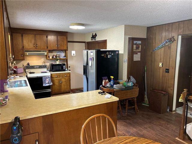 835 N 1710 Road, Lawrence, KS 66049