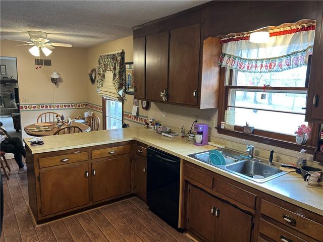 835 N 1710 Road, Lawrence, KS 66049