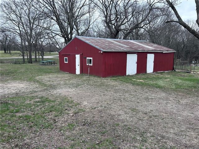 835 N 1710 Road, Lawrence, KS 66049