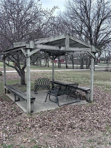 835 N 1710 Road, Lawrence, KS 66049