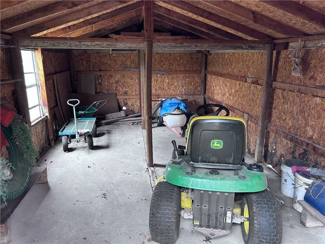 835 N 1710 Road, Lawrence, KS 66049