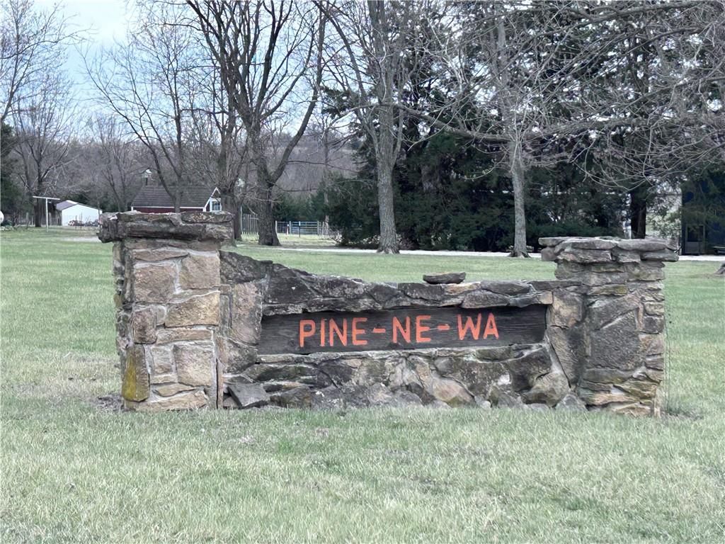 835 N 1710 Road, Lawrence, KS 66049