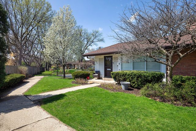 276 Crestwood Village, Northfield, IL 60093
