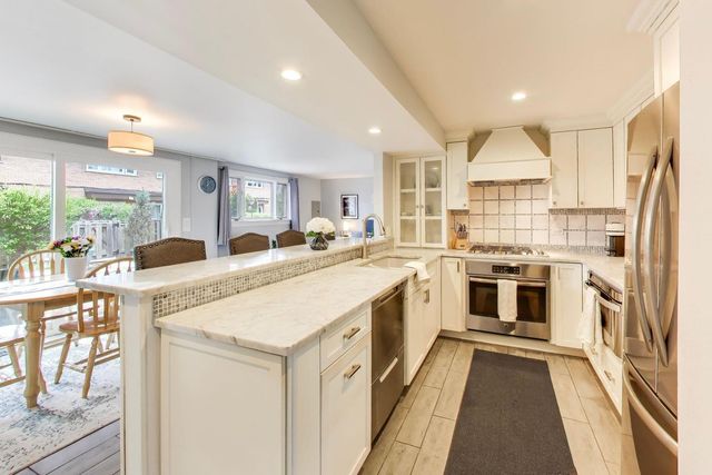 276 Crestwood Village, Northfield, IL 60093