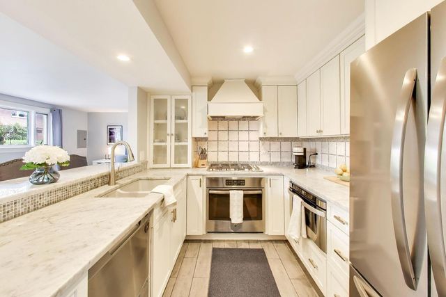276 Crestwood Village, Northfield, IL 60093