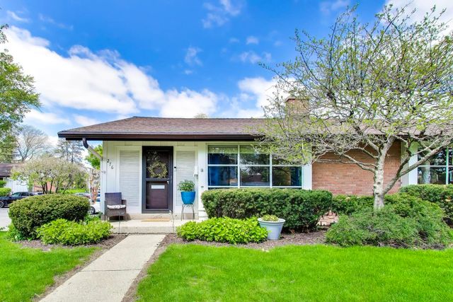 276 Crestwood Village, Northfield, IL 60093