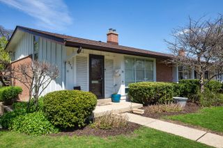 276 Crestwood Village, Northfield, IL 60093