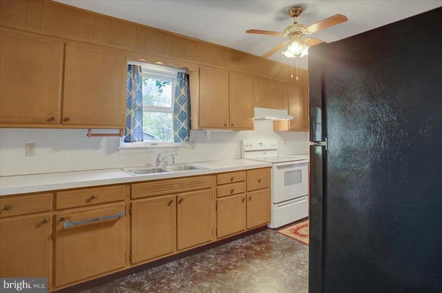 9 SHADY LANE, Mechanicsburg, PA 17050