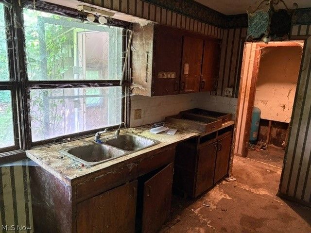 2033 Scenic Way, Akron, OH 44312