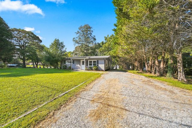 2938 11th Avenue SW, Hickory, NC 28602