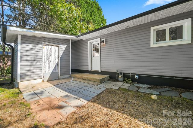 2938 11th Avenue SW, Hickory, NC 28602