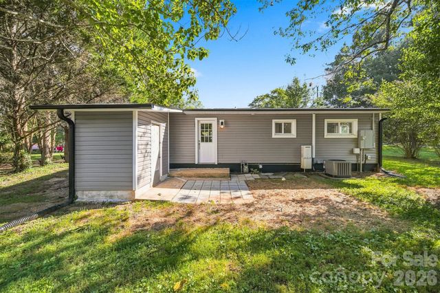 2938 11th Avenue SW, Hickory, NC 28602