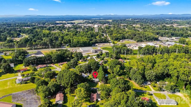 2938 11th Avenue SW, Hickory, NC 28602
