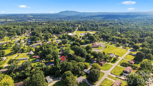 2938 11th Avenue SW, Hickory, NC 28602