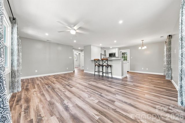 2938 11th Avenue SW, Hickory, NC 28602