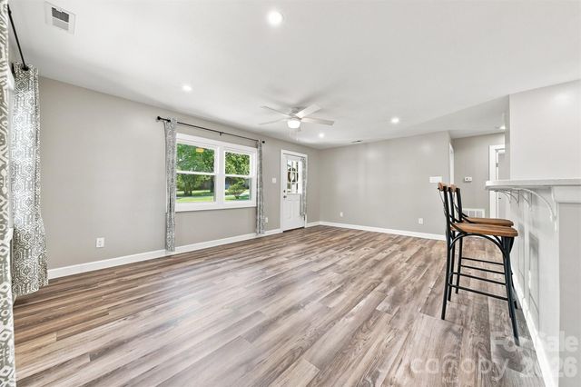 2938 11th Avenue SW, Hickory, NC 28602