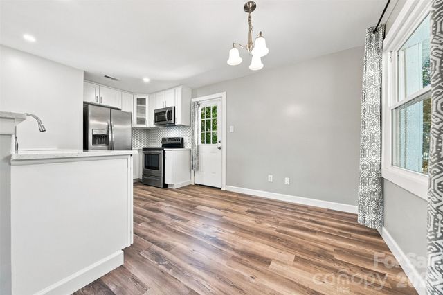 2938 11th Avenue SW, Hickory, NC 28602