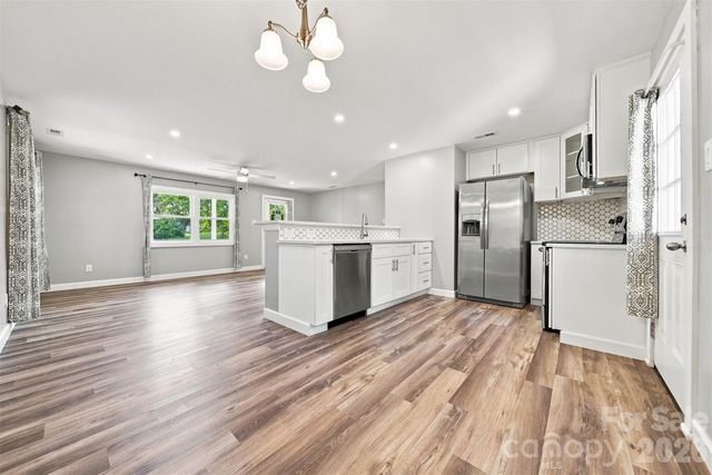 2938 11th Avenue SW, Hickory, NC 28602