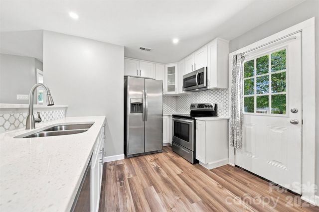 2938 11th Avenue SW, Hickory, NC 28602