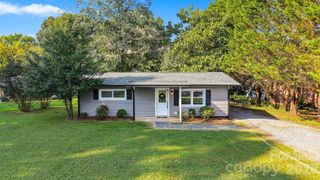2938 11th Avenue SW, Hickory, NC 28602
