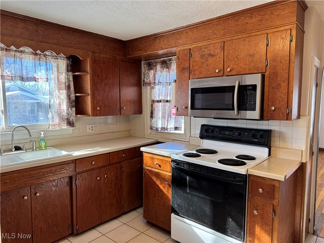 341 6th Street NE, Barberton, OH 44203