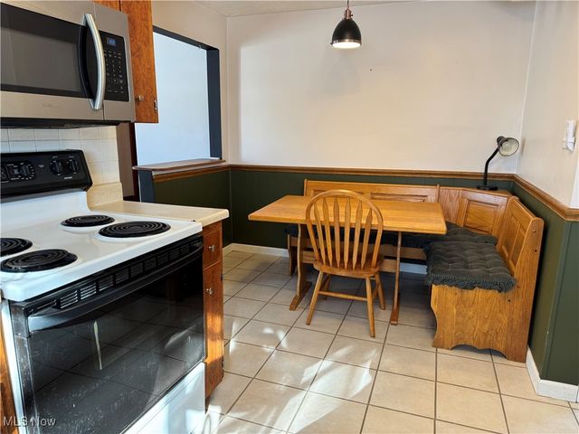 341 6th Street NE, Barberton, OH 44203