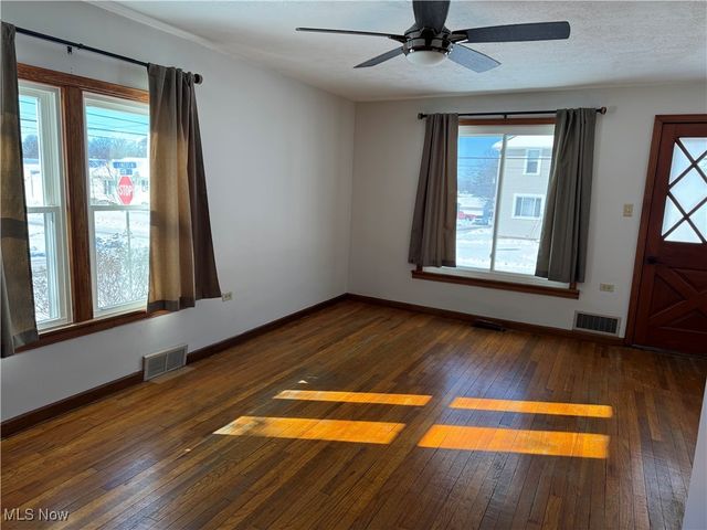 341 6th Street NE, Barberton, OH 44203