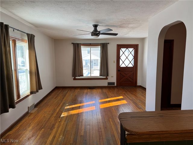 341 6th Street NE, Barberton, OH 44203