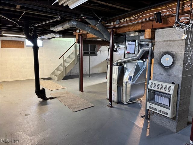 341 6th Street NE, Barberton, OH 44203