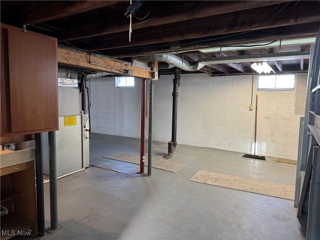 341 6th Street NE, Barberton, OH 44203