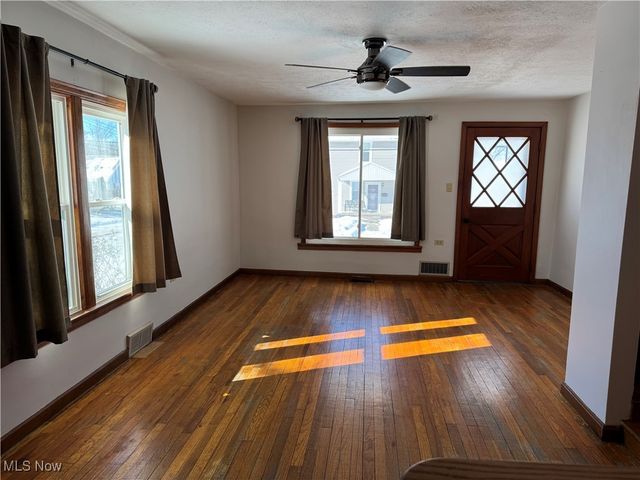 341 6th Street NE, Barberton, OH 44203