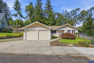 488 Cascade Dr, Springfield, OR 97478