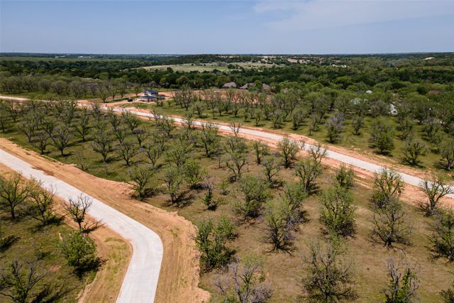 1155 E Landings N, Granbury, TX 76049