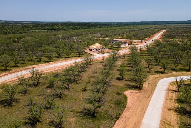 1155 E Landings N, Granbury, TX 76049