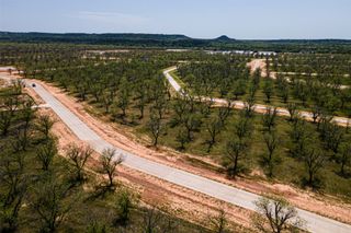 1155 E Landings N, Granbury, TX 76049