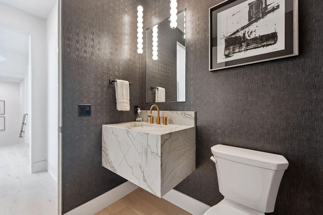 5250 Polaris Lane, Plymouth, MN 55446