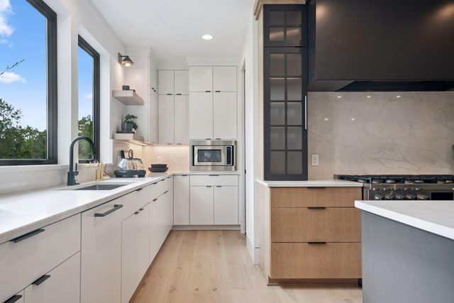 5250 Polaris Lane, Plymouth, MN 55446