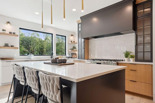 5250 Polaris Lane, Plymouth, MN 55446