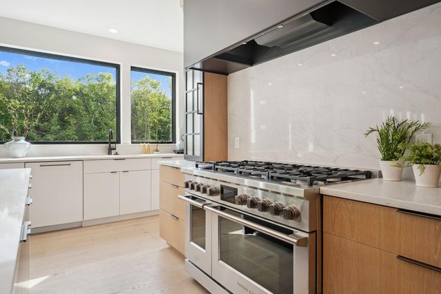 5250 Polaris Lane, Plymouth, MN 55446