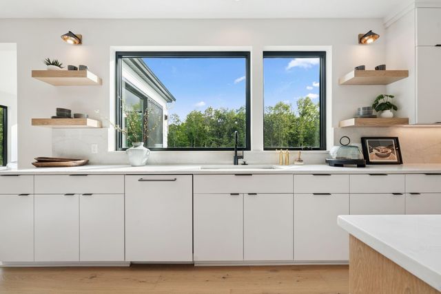 5250 Polaris Lane, Plymouth, MN 55446