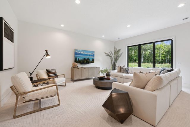 5250 Polaris Lane, Plymouth, MN 55446