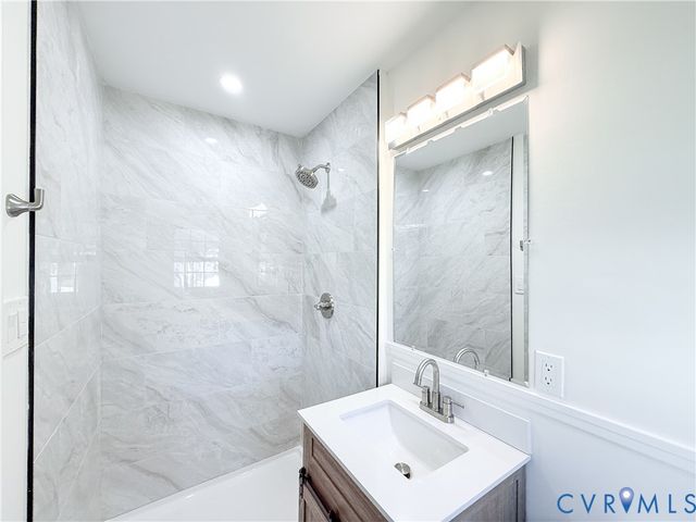 401 Comstock Dr, Midlothian, VA 23236