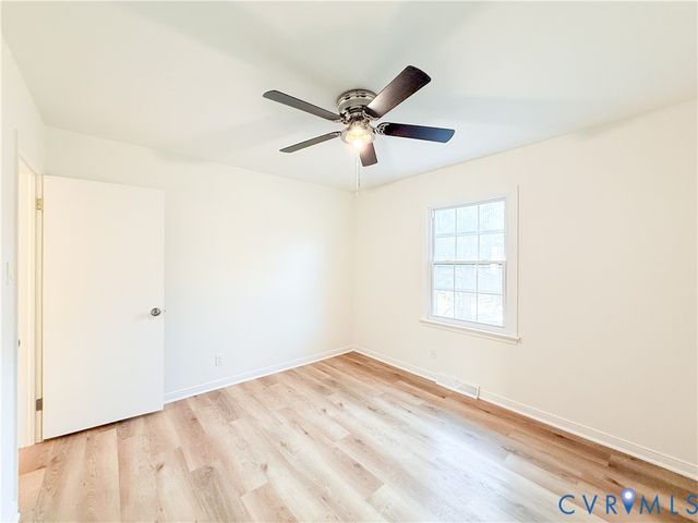 401 Comstock Dr, Midlothian, VA 23236