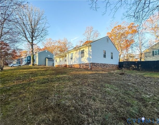 401 Comstock Dr, Midlothian, VA 23236