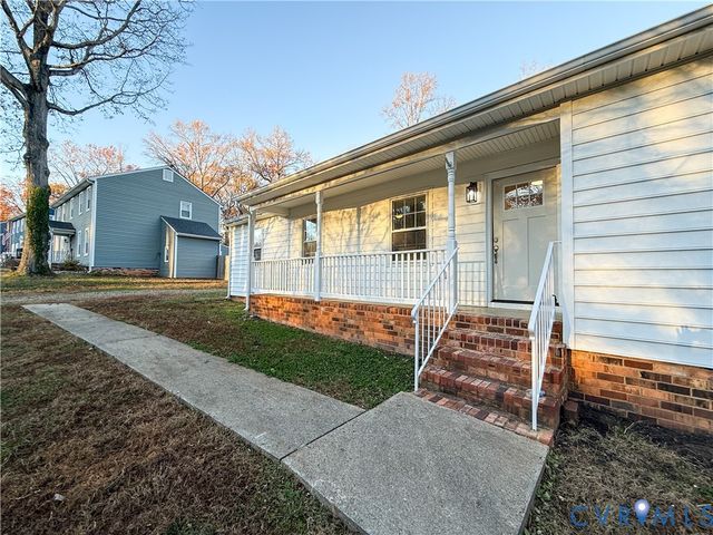 401 Comstock Dr, Midlothian, VA 23236