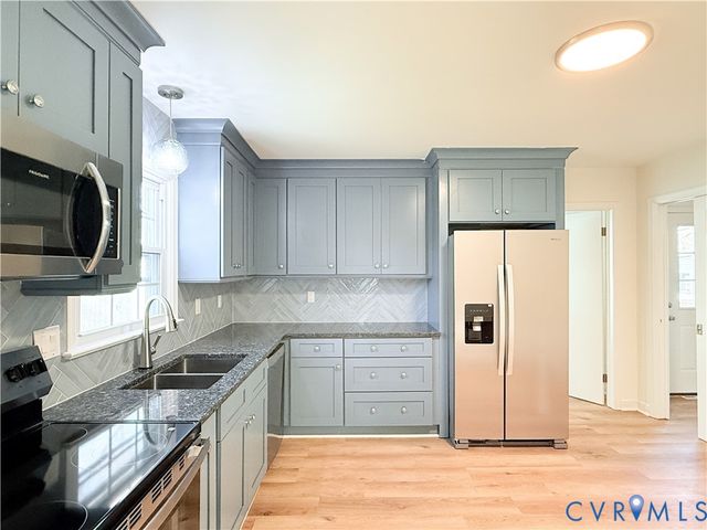 401 Comstock Dr, Midlothian, VA 23236