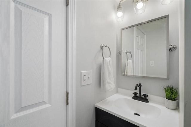 6606 E 103rd Street, Kansas City, MO 64138