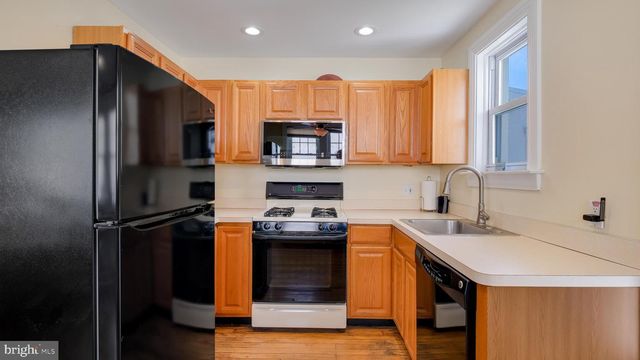 411 W 10TH AVE, Conshohocken, PA 19428