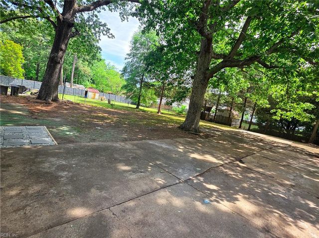 218 Pine Grove AVE, Hampton, VA 23669